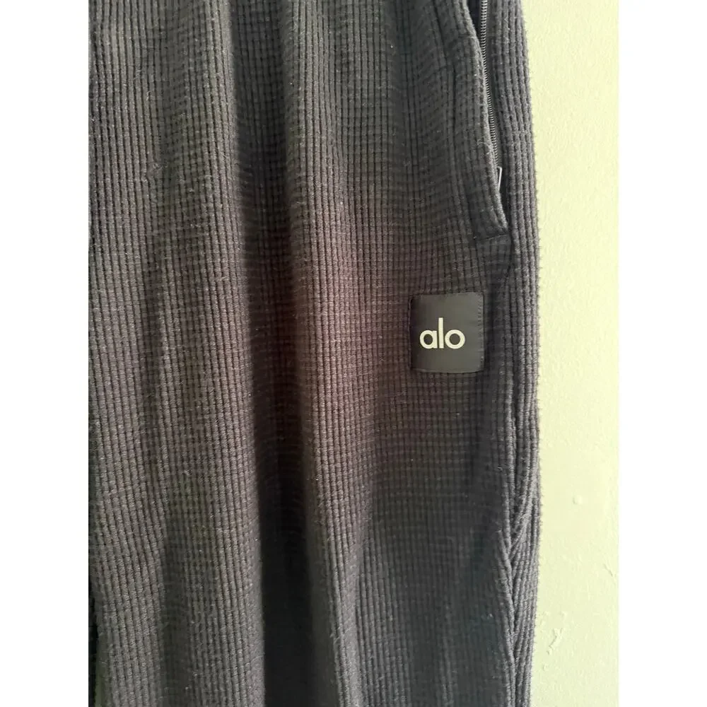 ALO | Black Elevate Waffle Knit Straight Leg Pant Casual Loungewear Athlesuire